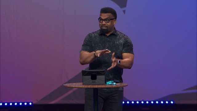Dr. Carlos L. Kelly on the main stage at ICCON 26